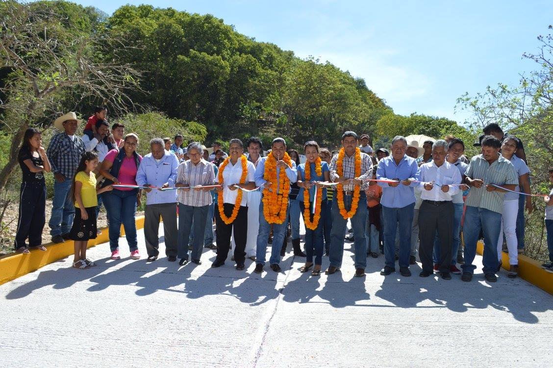 Alcalde de Chilapa entrega obra en Tetitlán de la Lima El Sol de