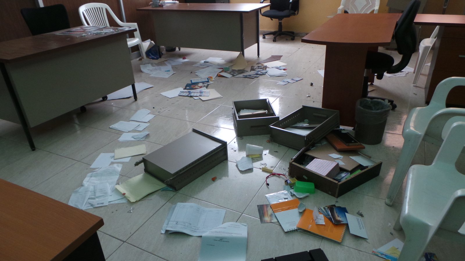 Vandaliza CETEG Oficinas Educativas Y Las Del SNTE El Sol De Chilpancingo