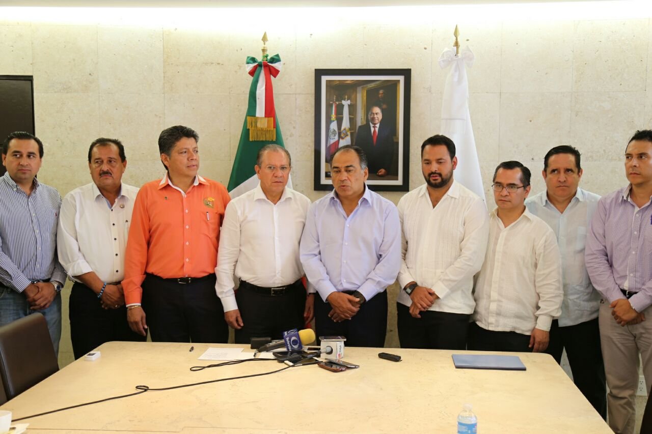 Recibe Héctor Astudillo al nuevo delegado del IMSS El Sol de Chilpancingo