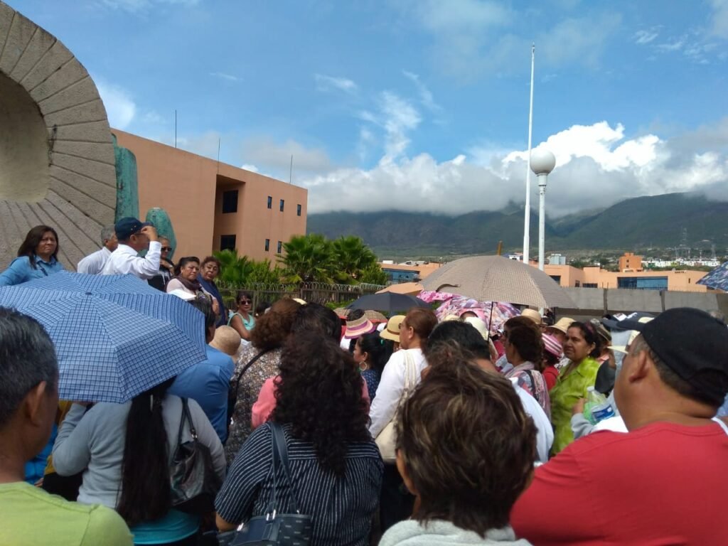 Maestros Jubilados Protestan Para Pedir Pago De Adeudos El Sol De