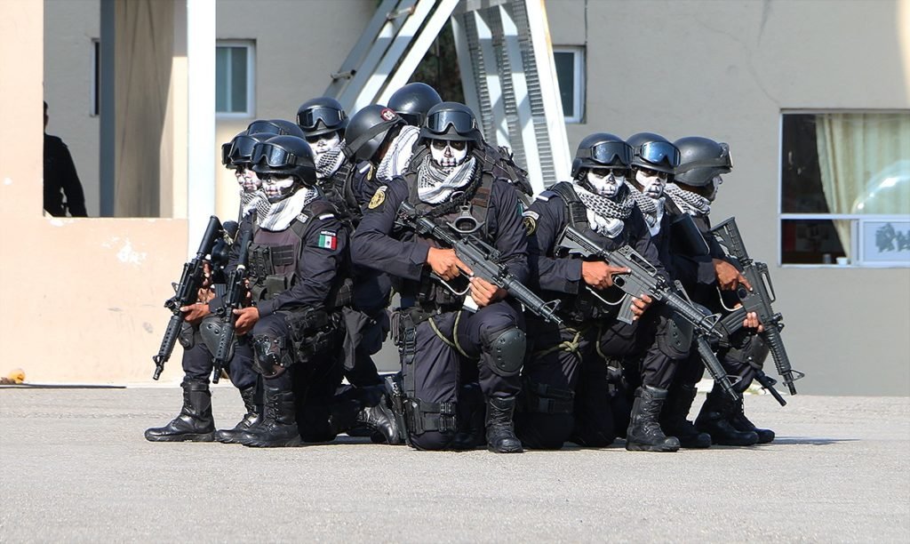 Se Grad An Polic As Del Curso B Sico De La Unidad De Fuerzas Especiales