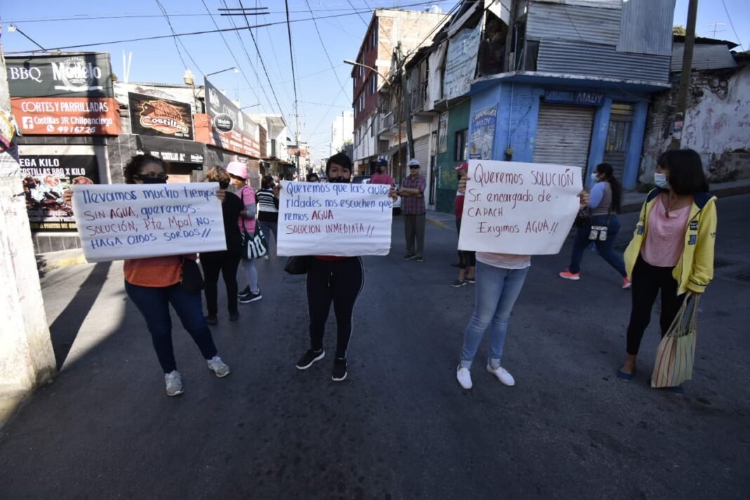 Vecinos Del Centro Bloquean Calle Por Falta De Agua El Sol De