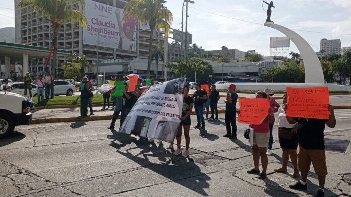 Habitantes De Cantaluna Bloquean La Costera Miguel Alem N En Acapulco