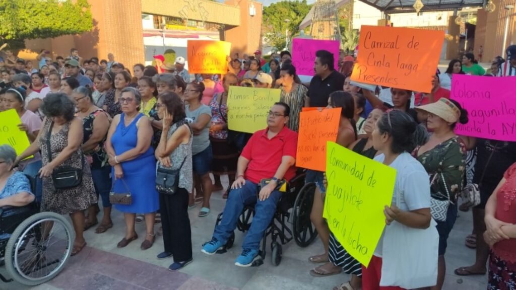 Damnificados De Tecpan Por Max Protestan Para Exigir Sean Apoyados